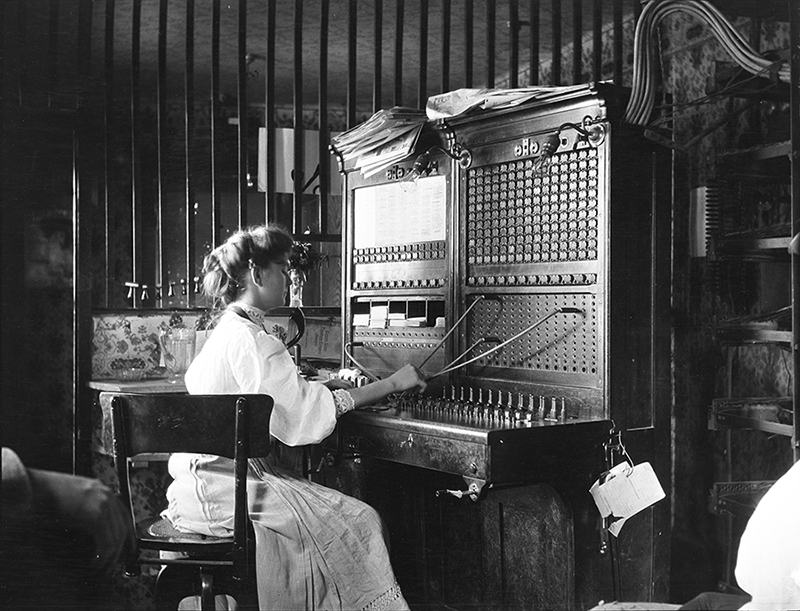 E_C_Blomeyer Switchboard operator 1905